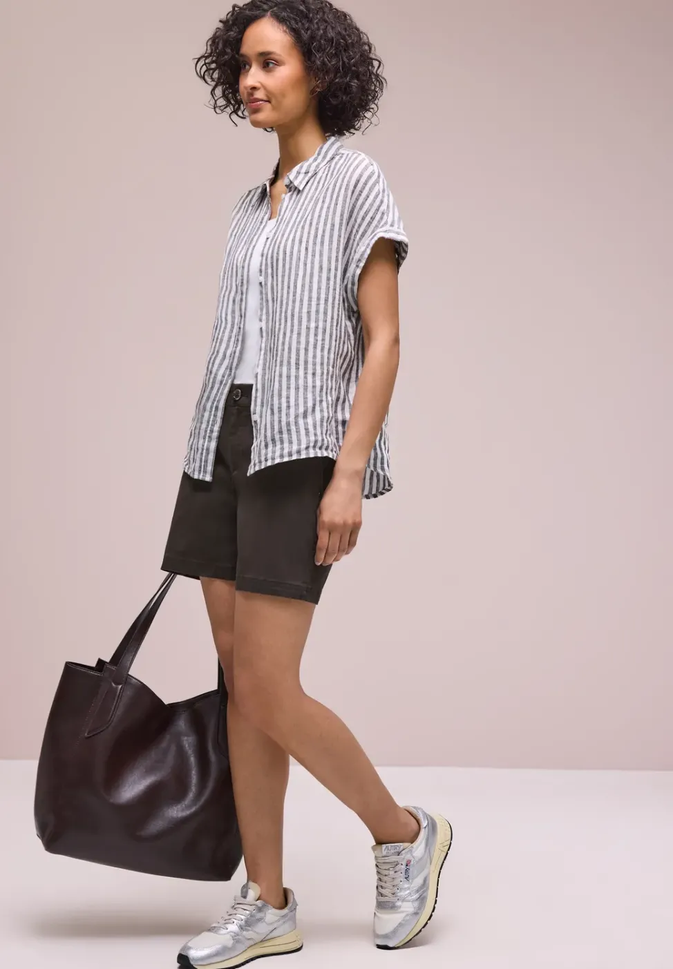 Mid Waist Chino Shorts im Casual Fit