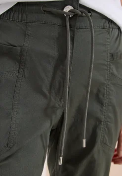 Mid Waist Slim Leg Hose im Washed-Look