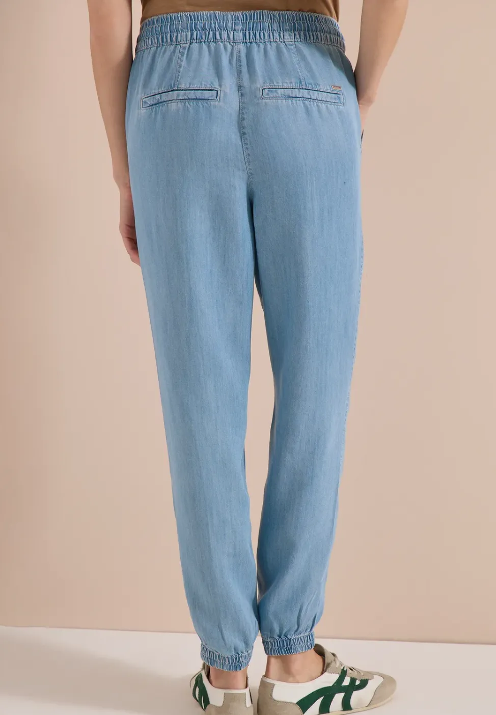 Mid Waist Slim Leg Hose im Washed-Look