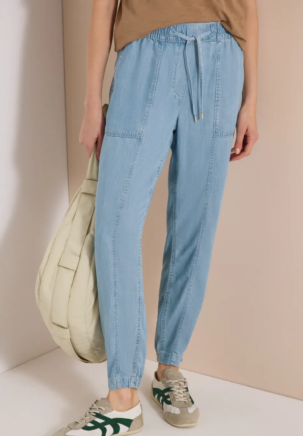 Mid Waist Slim Leg Hose im Washed-Look