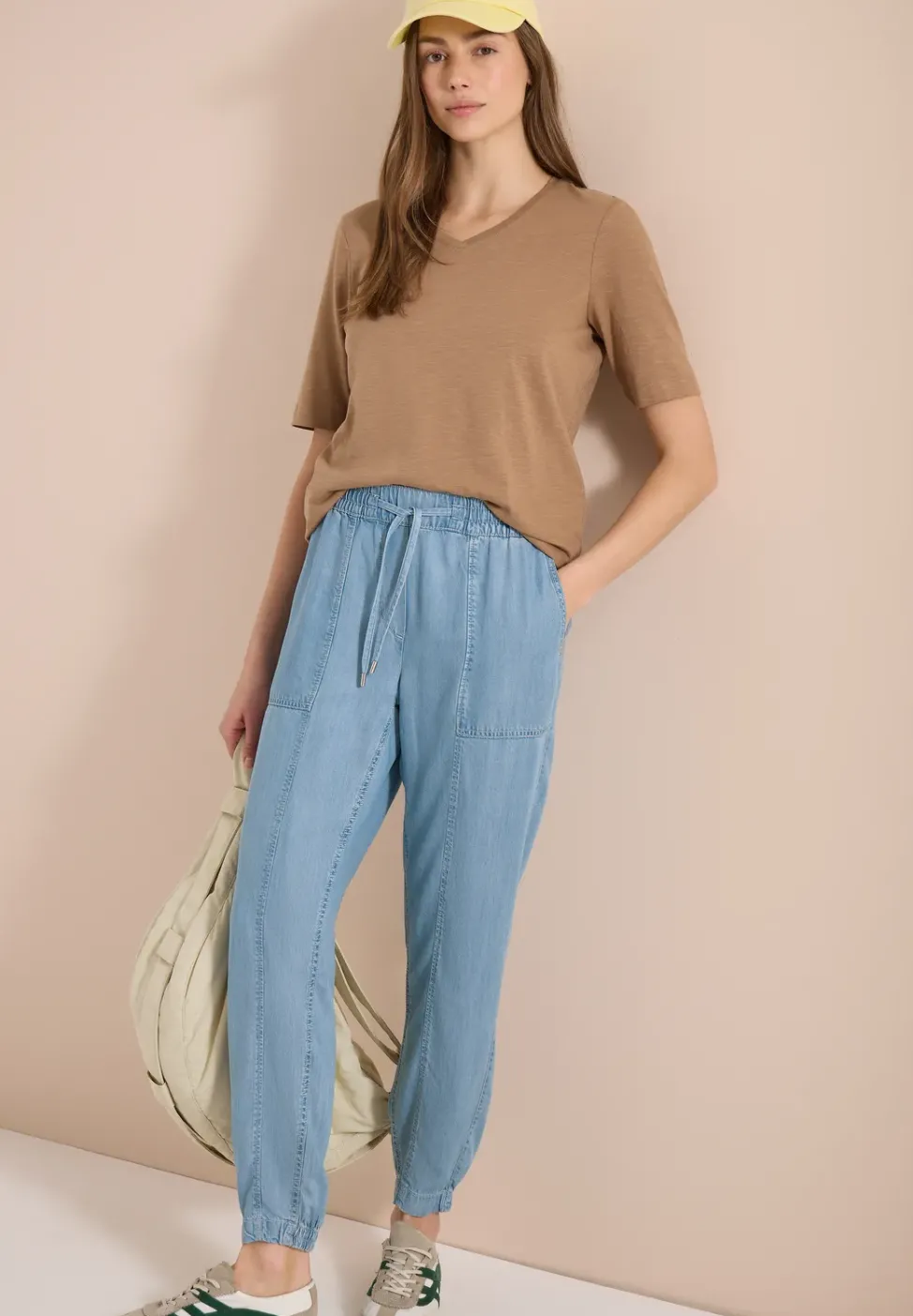 Mid Waist Slim Leg Hose im Washed-Look