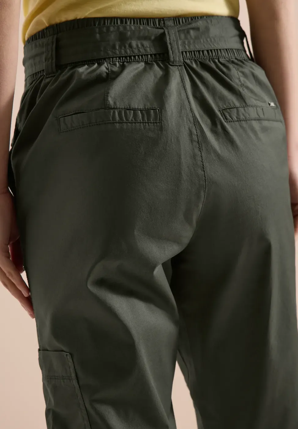 Mid Waist Slim Leg Hose im Loose Fit