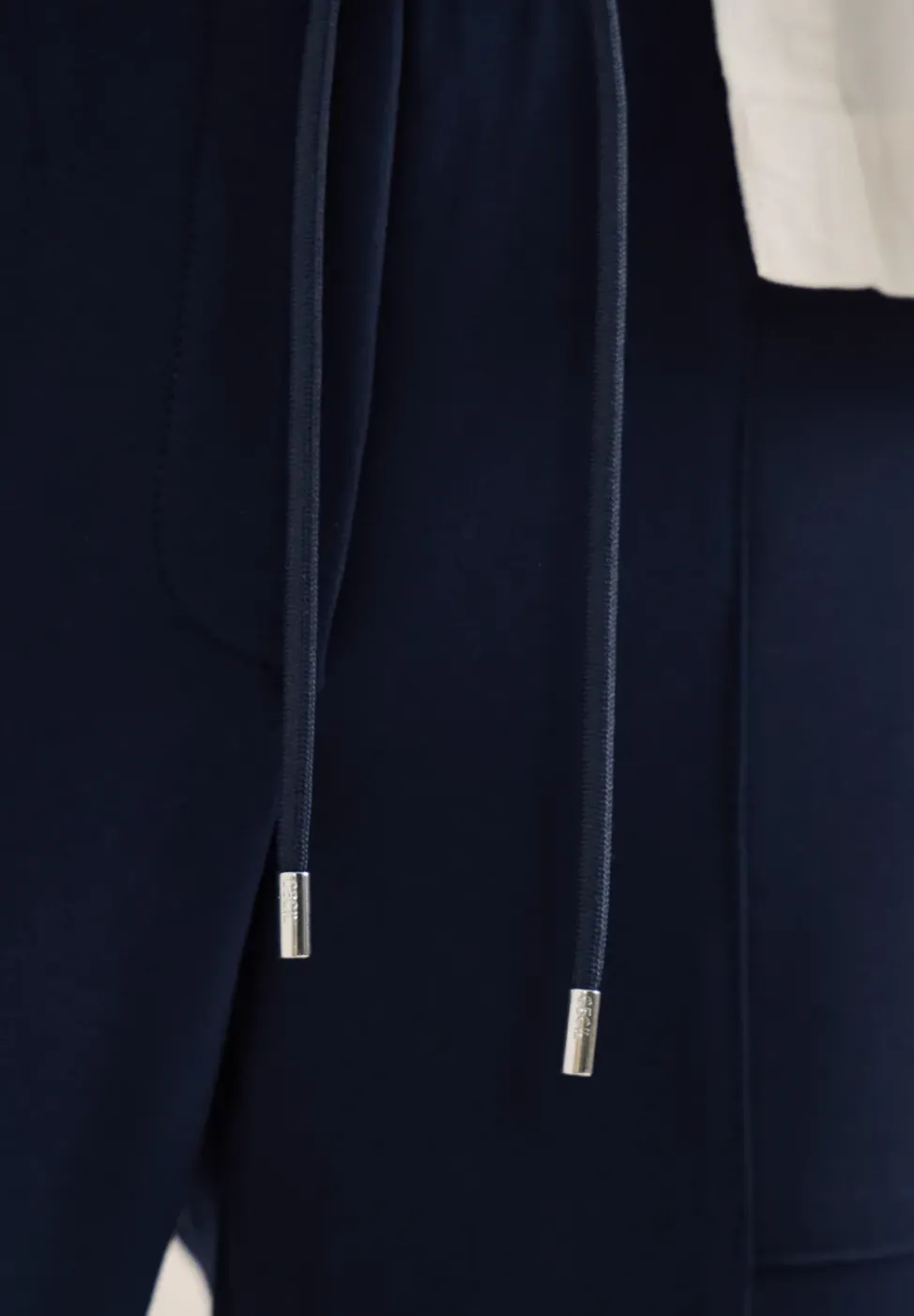 Mid Waist Slim Leg Hose im Casual Fit