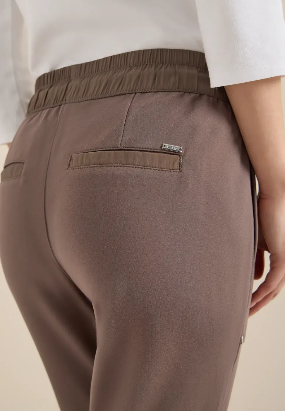 Mid Waist Slim Leg Hose im Casual Fit