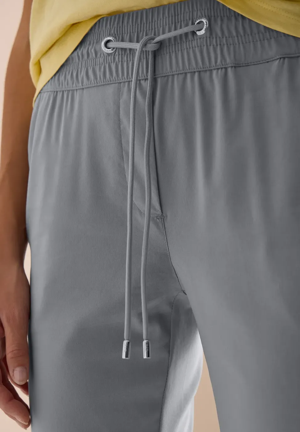 Mid Waist Slim Leg Hose im Casual Fit