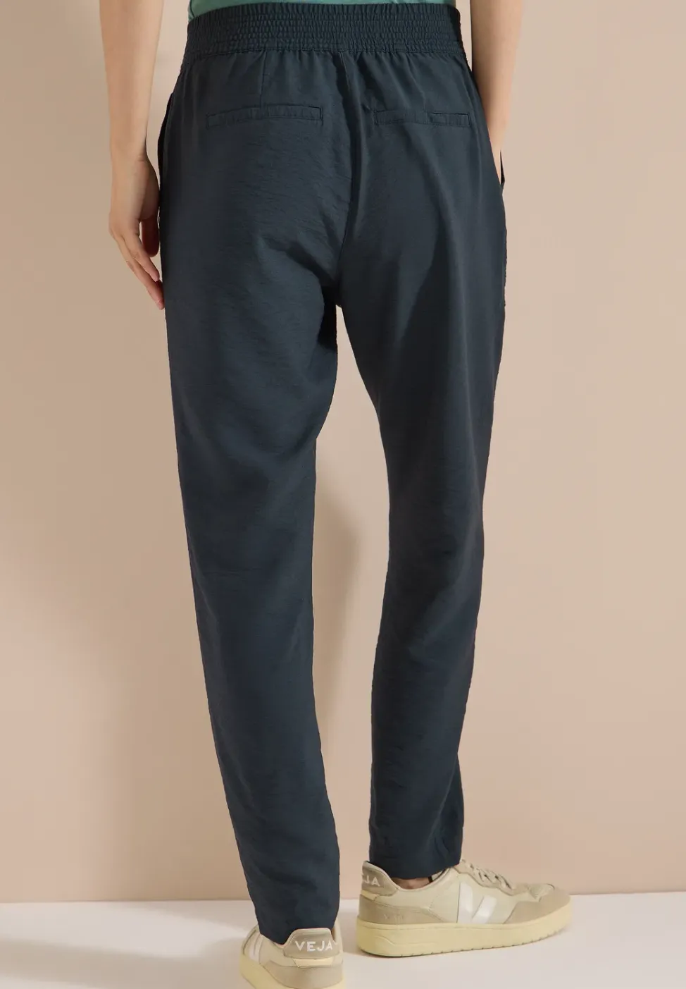 Mid Waist Slim Leg Hose im Loose Fit