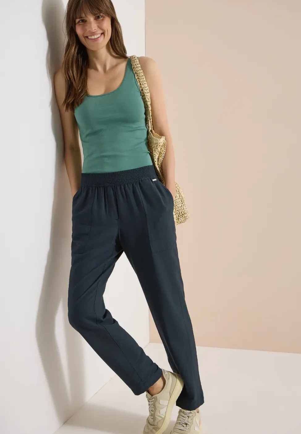 Mid Waist Slim Leg Hose im Loose Fit