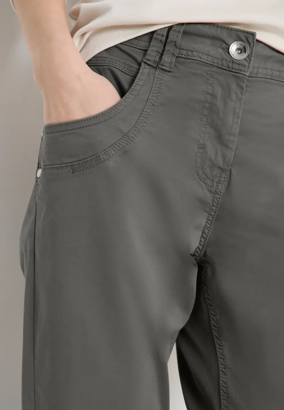 Mid Waist Slim Leg Hose im Casual Fit