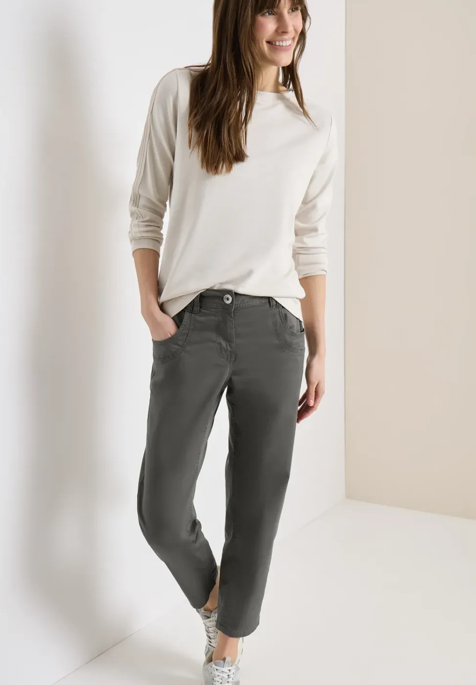 Mid Waist Slim Leg Hose im Casual Fit