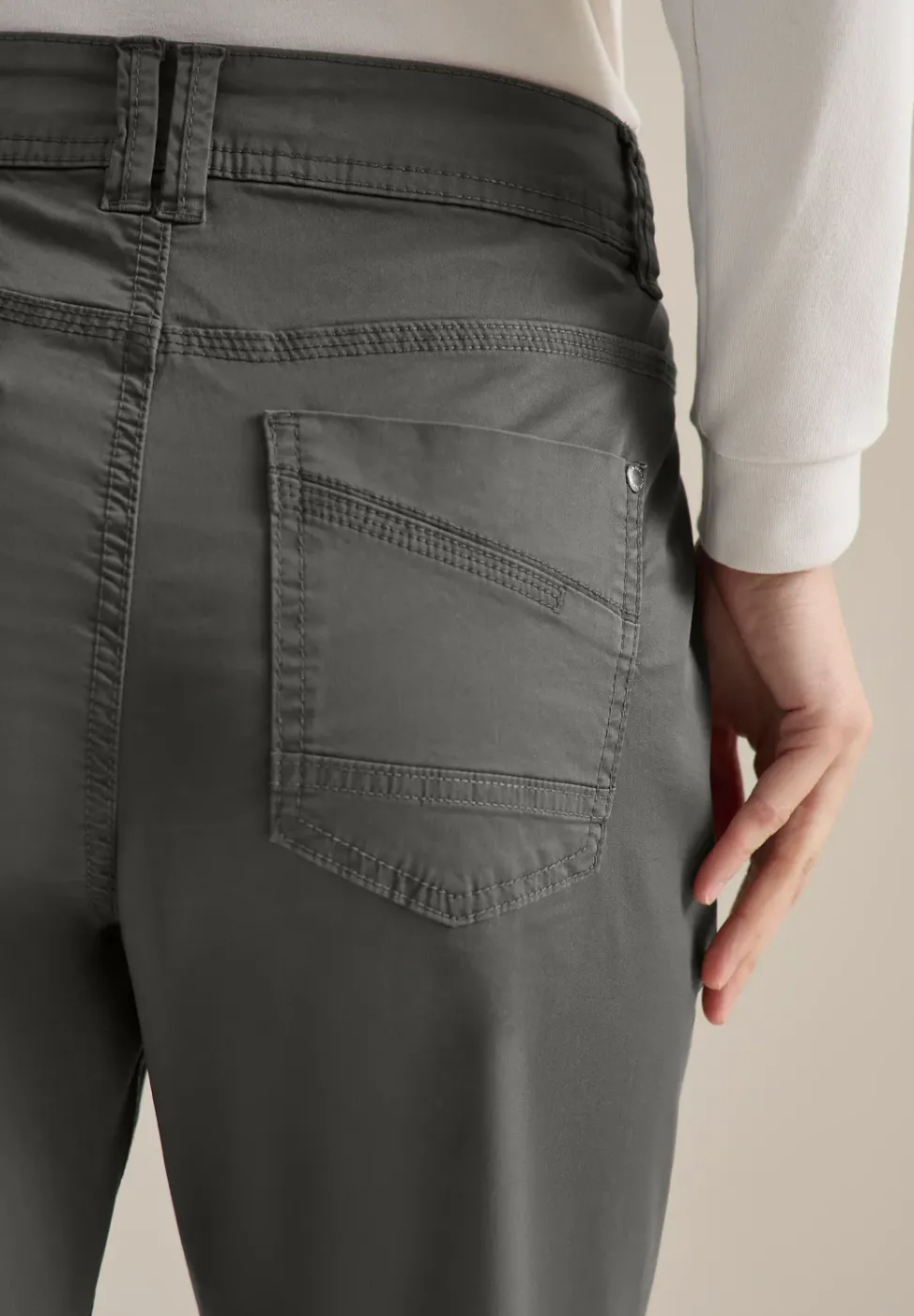 Mid Waist Slim Leg Hose im Casual Fit