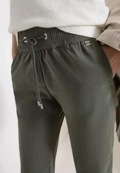 Mid Waist Slim Leg Hose im Casual Fit