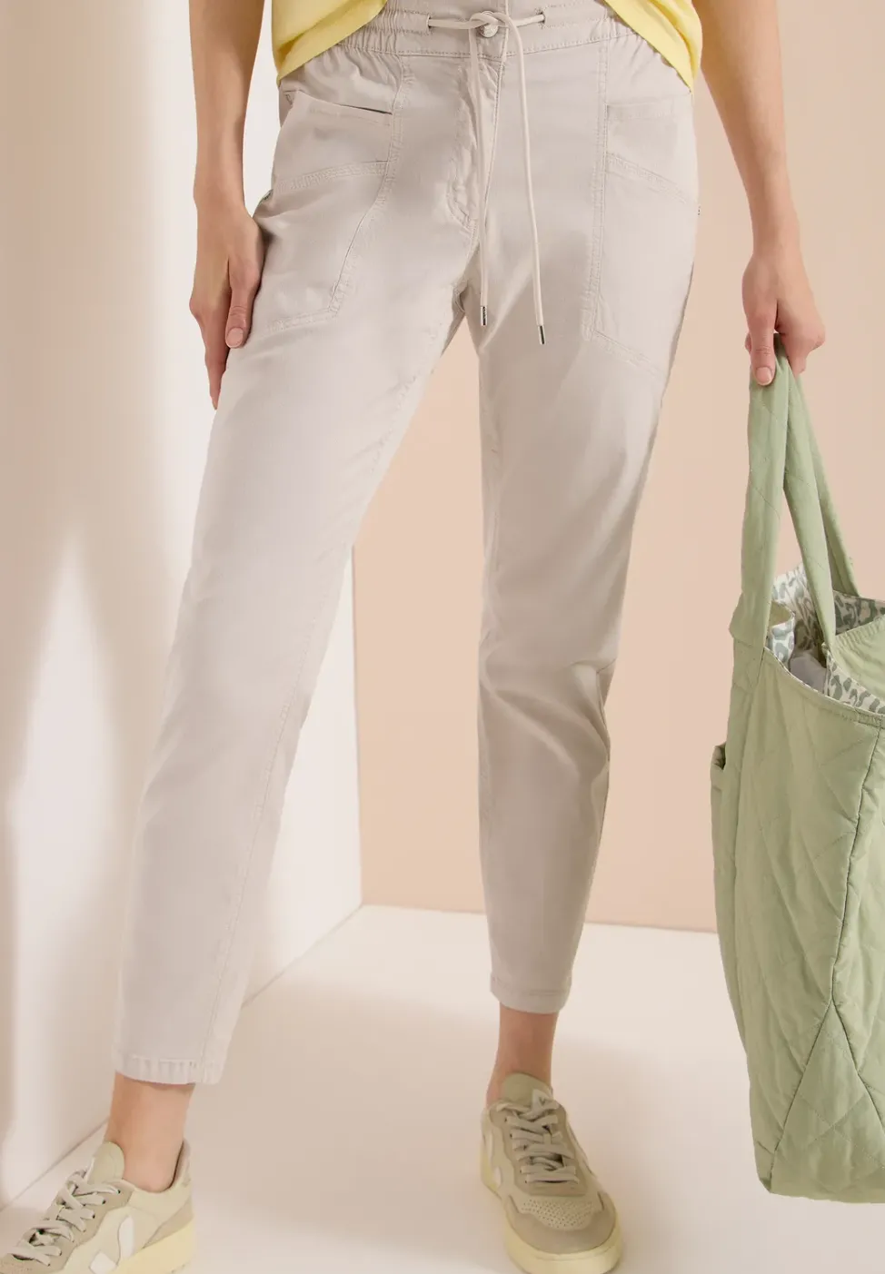 Mid Waist Slim Leg Hose im Washed-Look