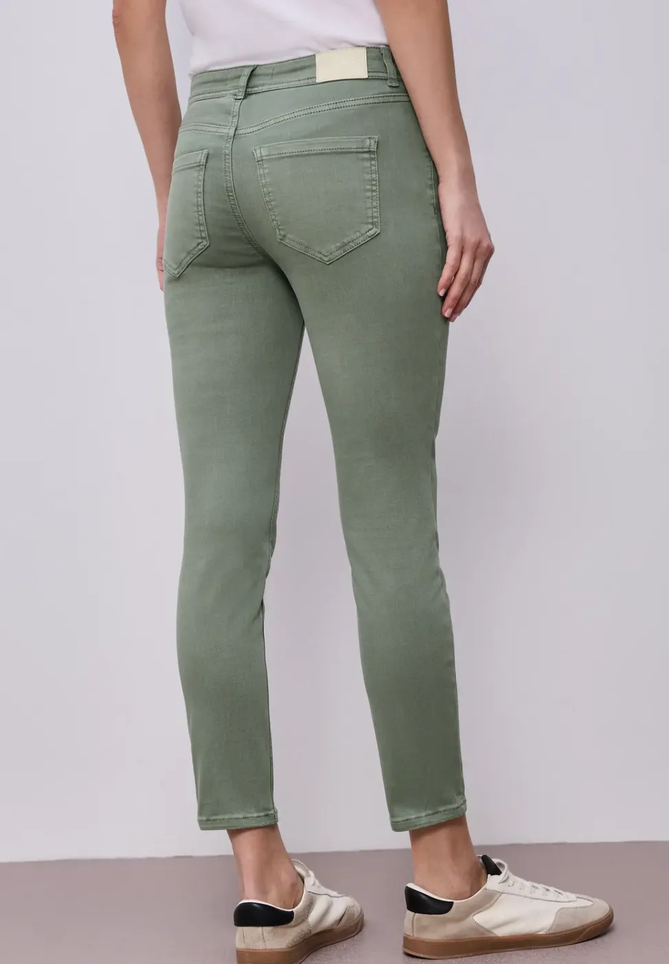 Mid Waist Slim Leg Jeans im Casual Fit