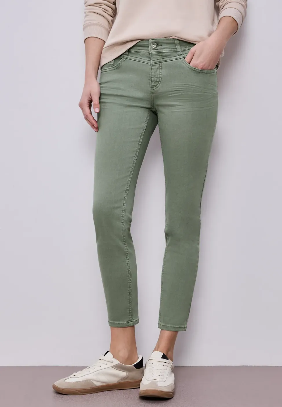 Mid Waist Slim Leg Jeans im Casual Fit