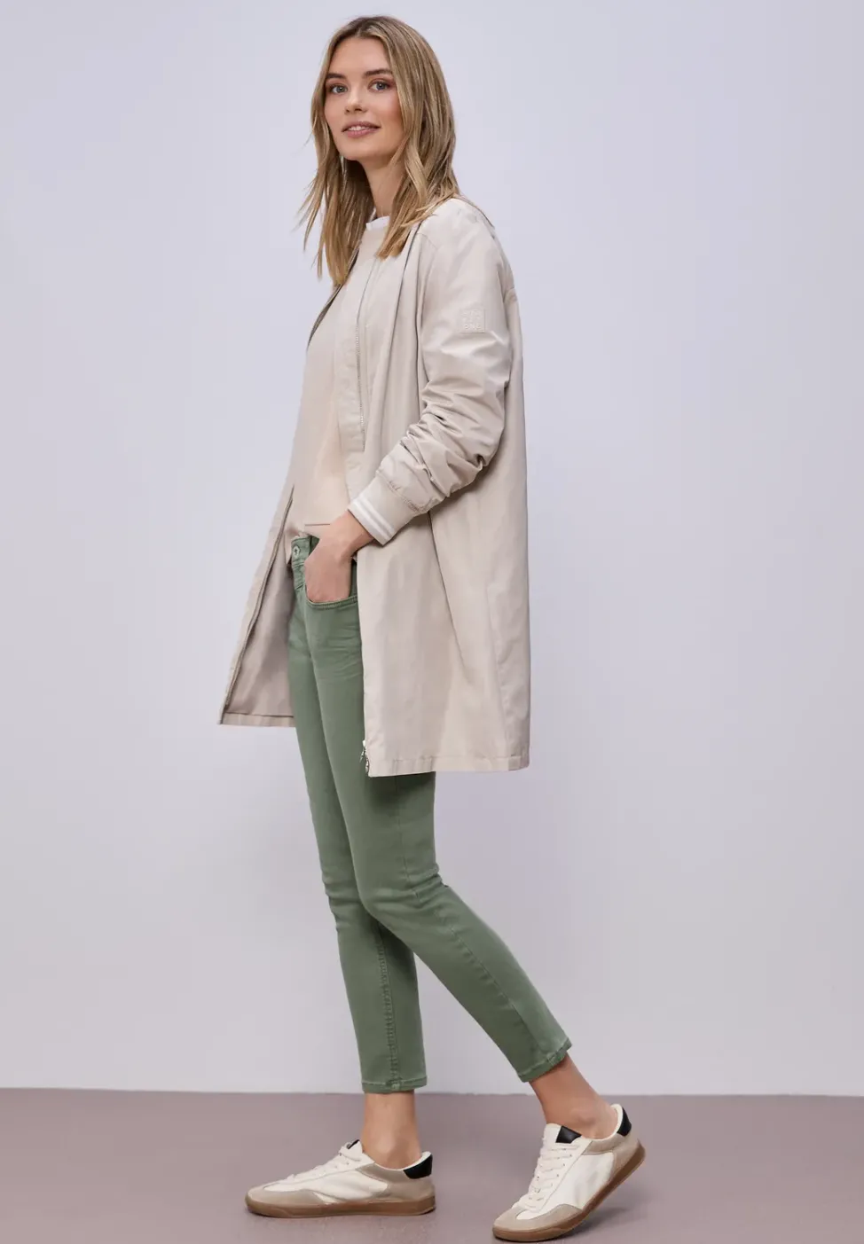 Mid Waist Slim Leg Jeans im Casual Fit