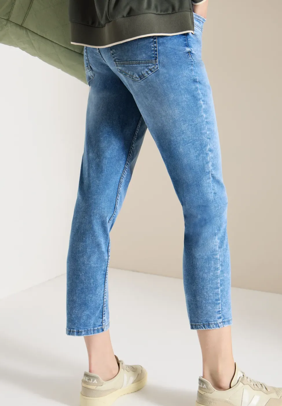 Mid Waist Slim Leg Jeans im Casual Fit