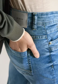 Mid Waist Slim Leg Jeans im Casual Fit