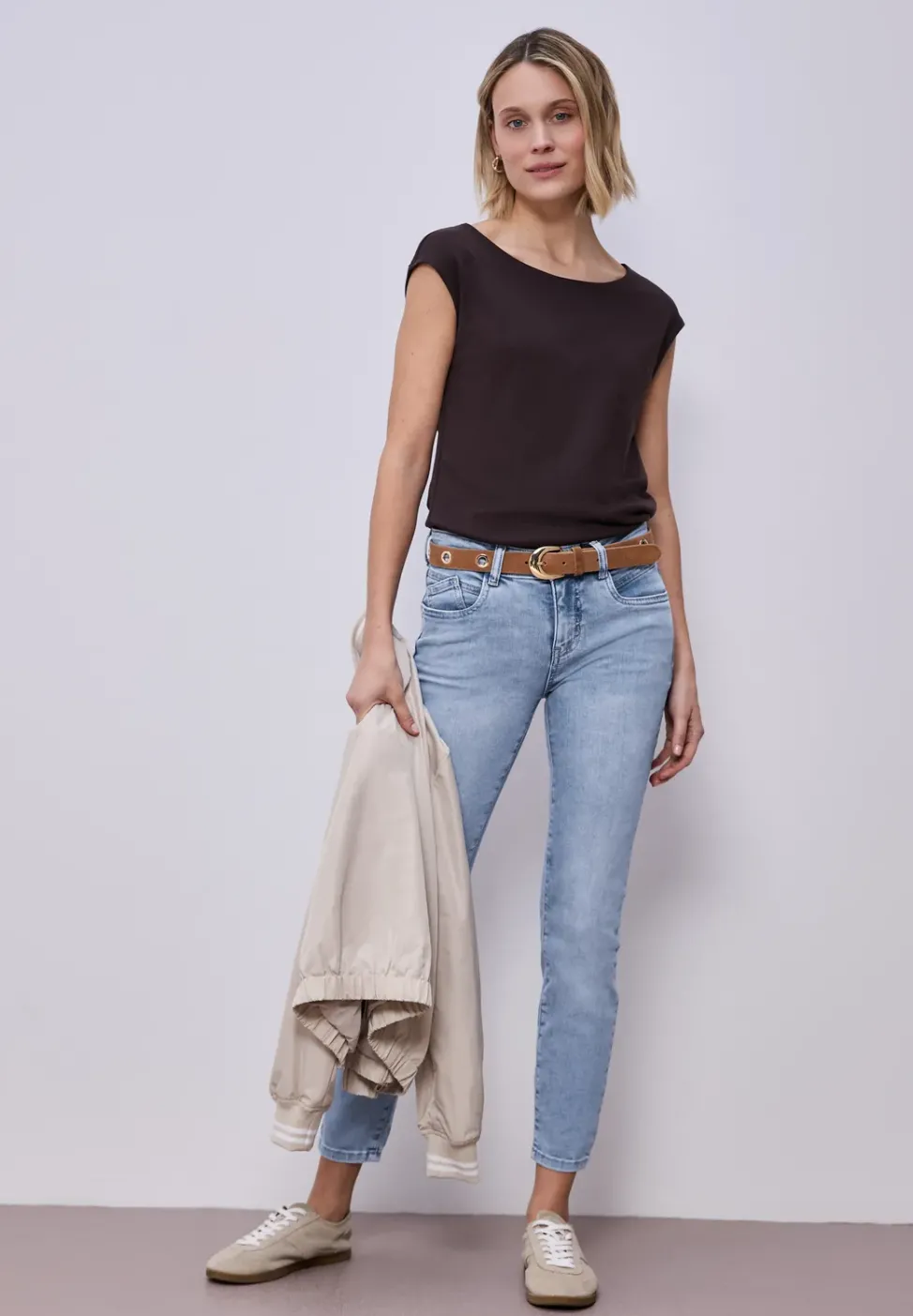 Mid Waist Slim Leg Jeans im Slim Fit