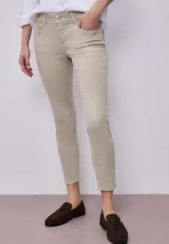 Mid Waist Slim Leg Jeans im Casual Fit