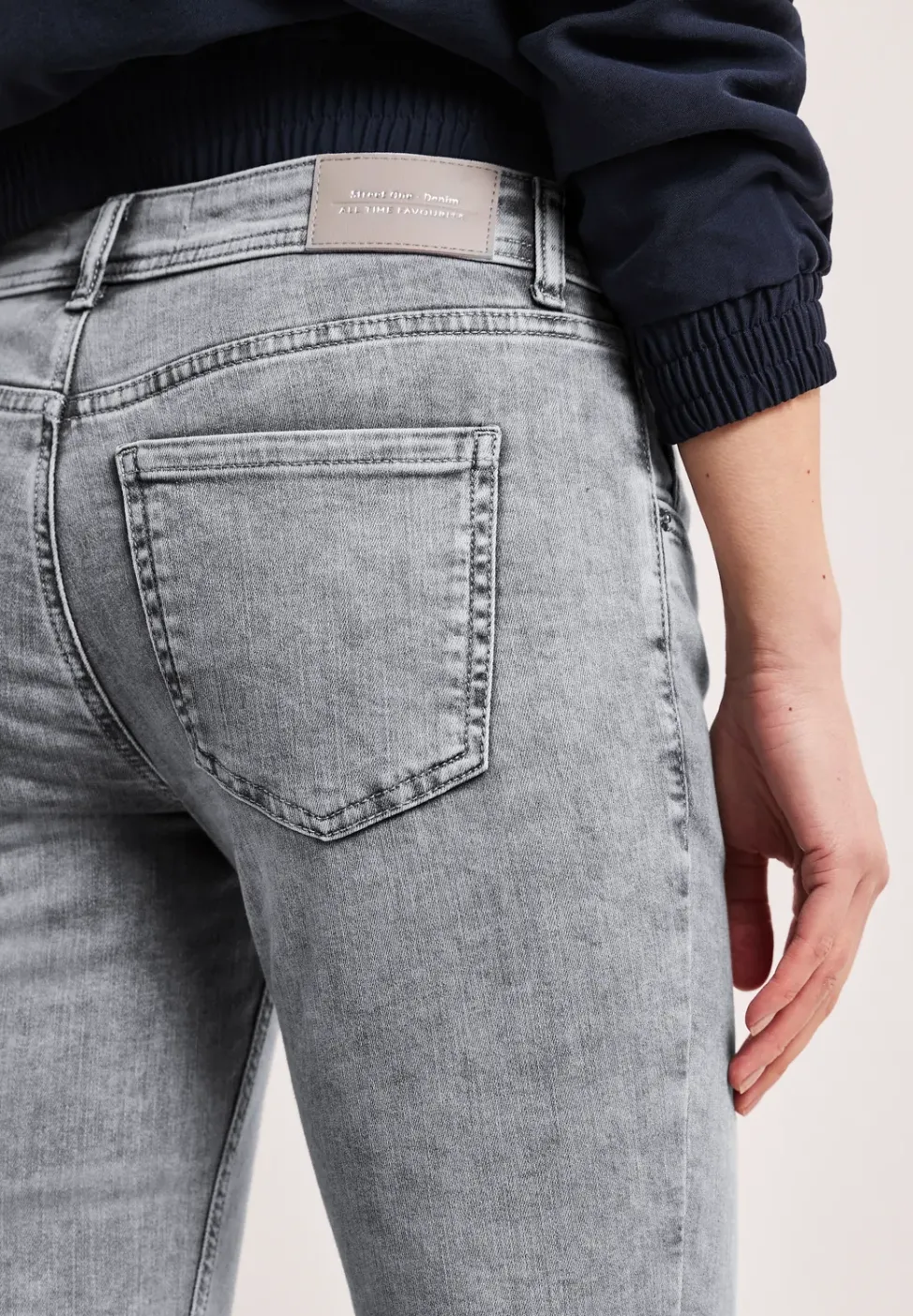 Mid Waist Slim Leg Jeans im Slim Fit