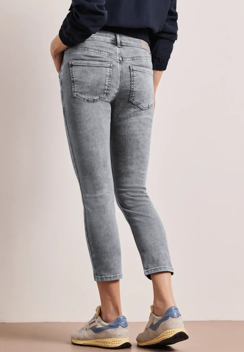 Mid Waist Slim Leg Jeans im Slim Fit