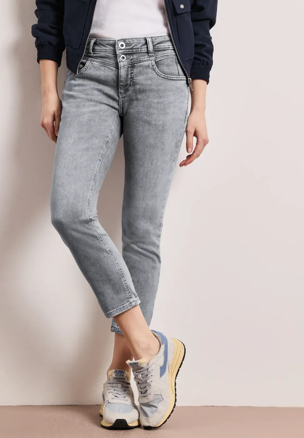 Mid Waist Slim Leg Jeans im Slim Fit