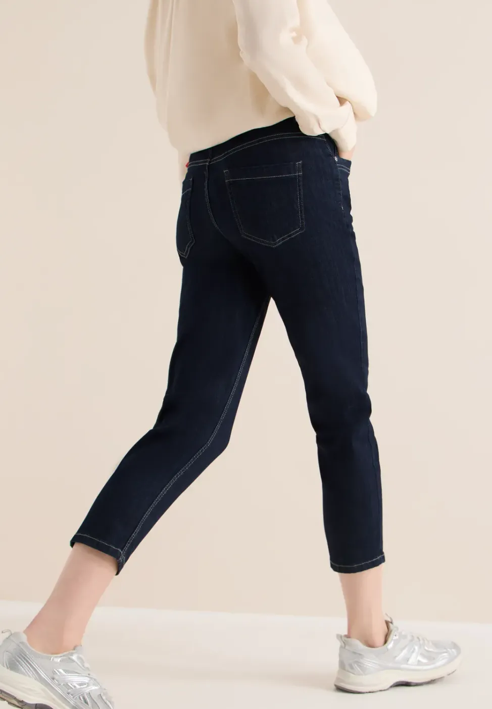 Mid Waist Slim Leg Jeans im Casual Fit