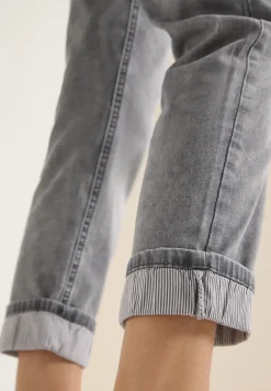 Mid Waist Straight Leg Jeans im Casual Fit