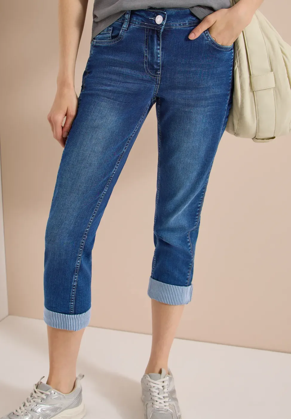 Mid Waist Straight Leg Jeans im Casual Fit