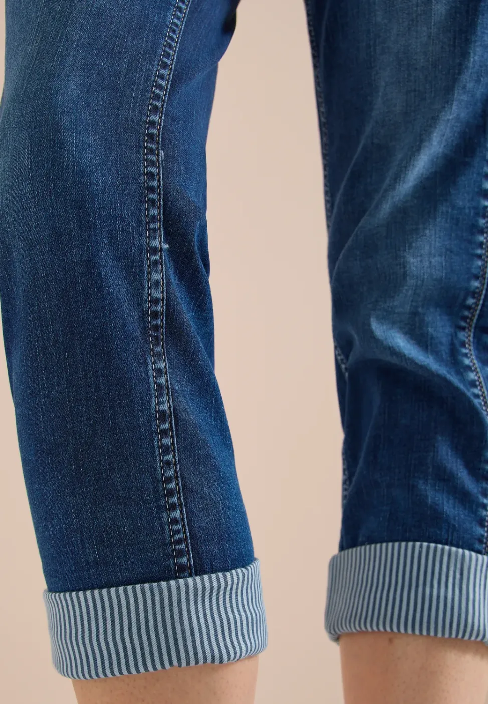 Mid Waist Straight Leg Jeans im Casual Fit
