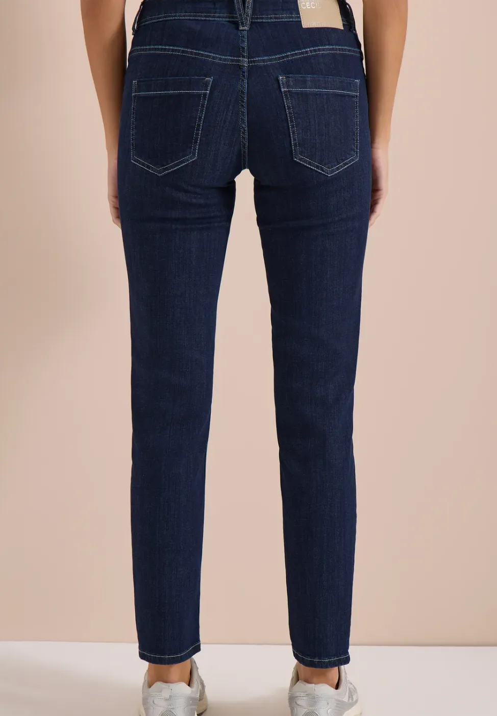 Mid Waist Straight Leg Jeans im Casual Fit