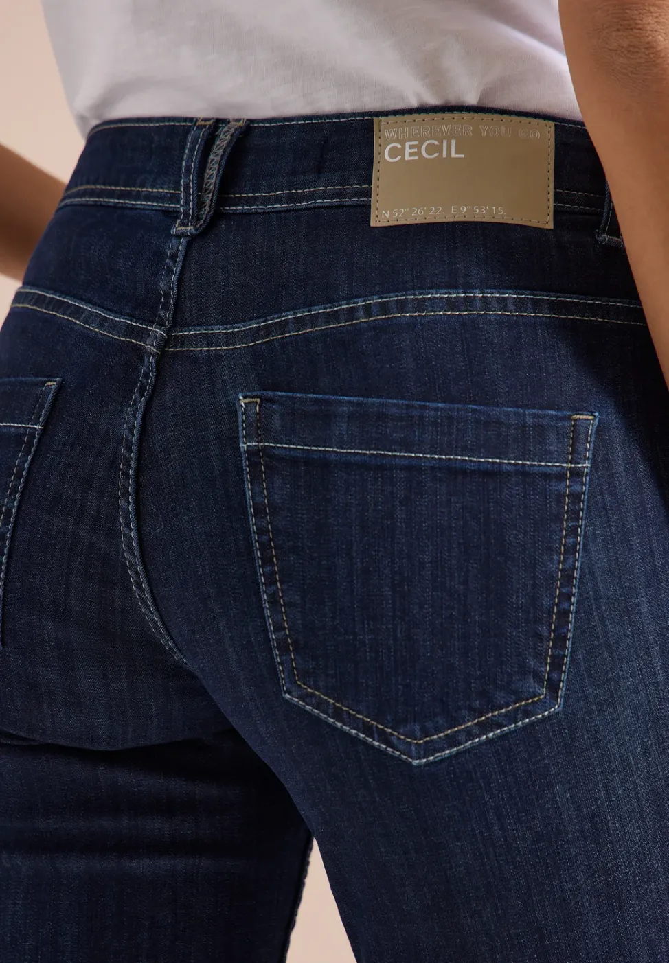 Mid Waist Straight Leg Jeans im Casual Fit
