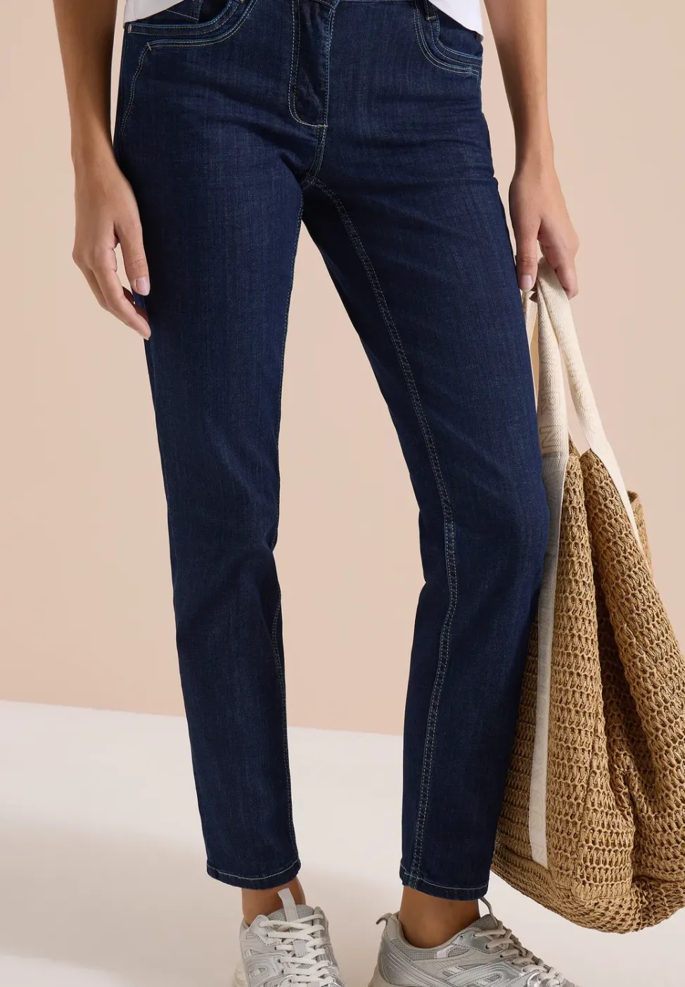 Mid Waist Straight Leg Jeans im Casual Fit