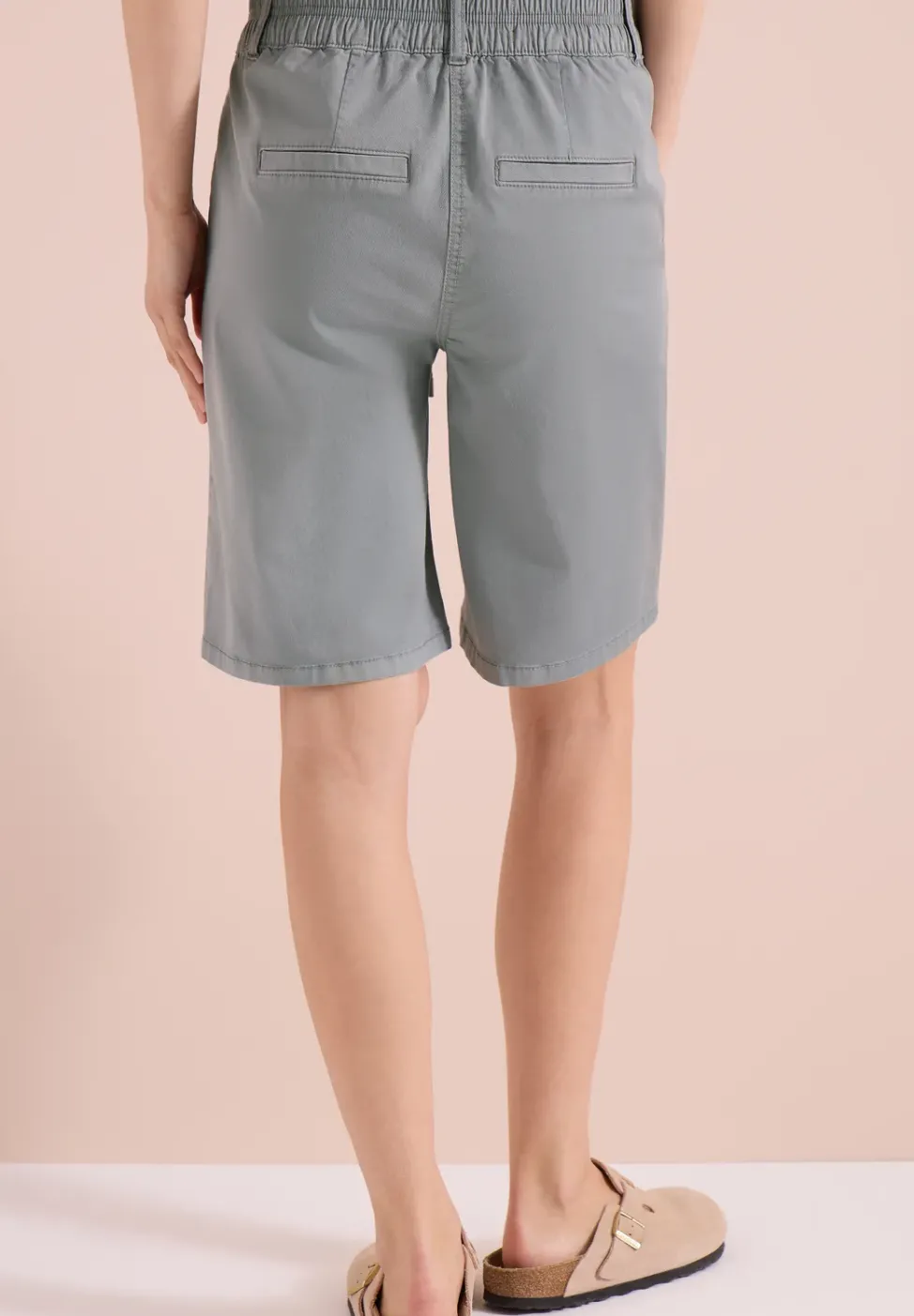 Mid Waist Straight Leg Shorts im Casual Fit