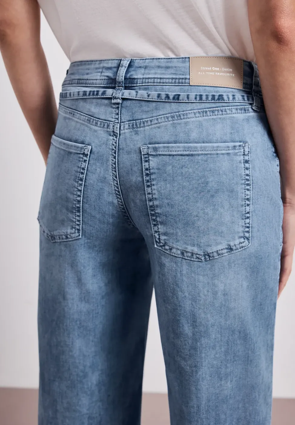 Mid Waist Wide Leg Jeans im Loose Fit