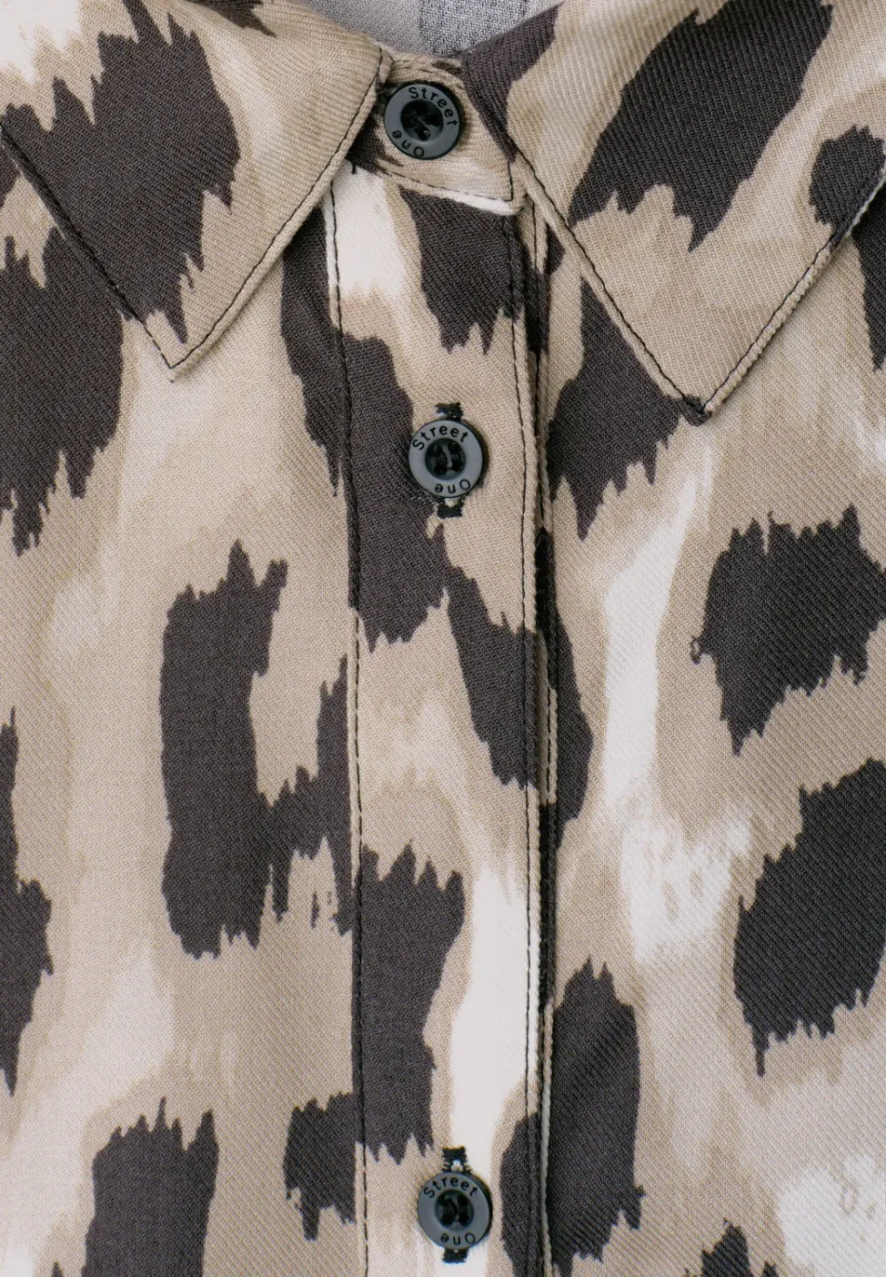 Midi-Kleid mit durchgehender Knopfleiste