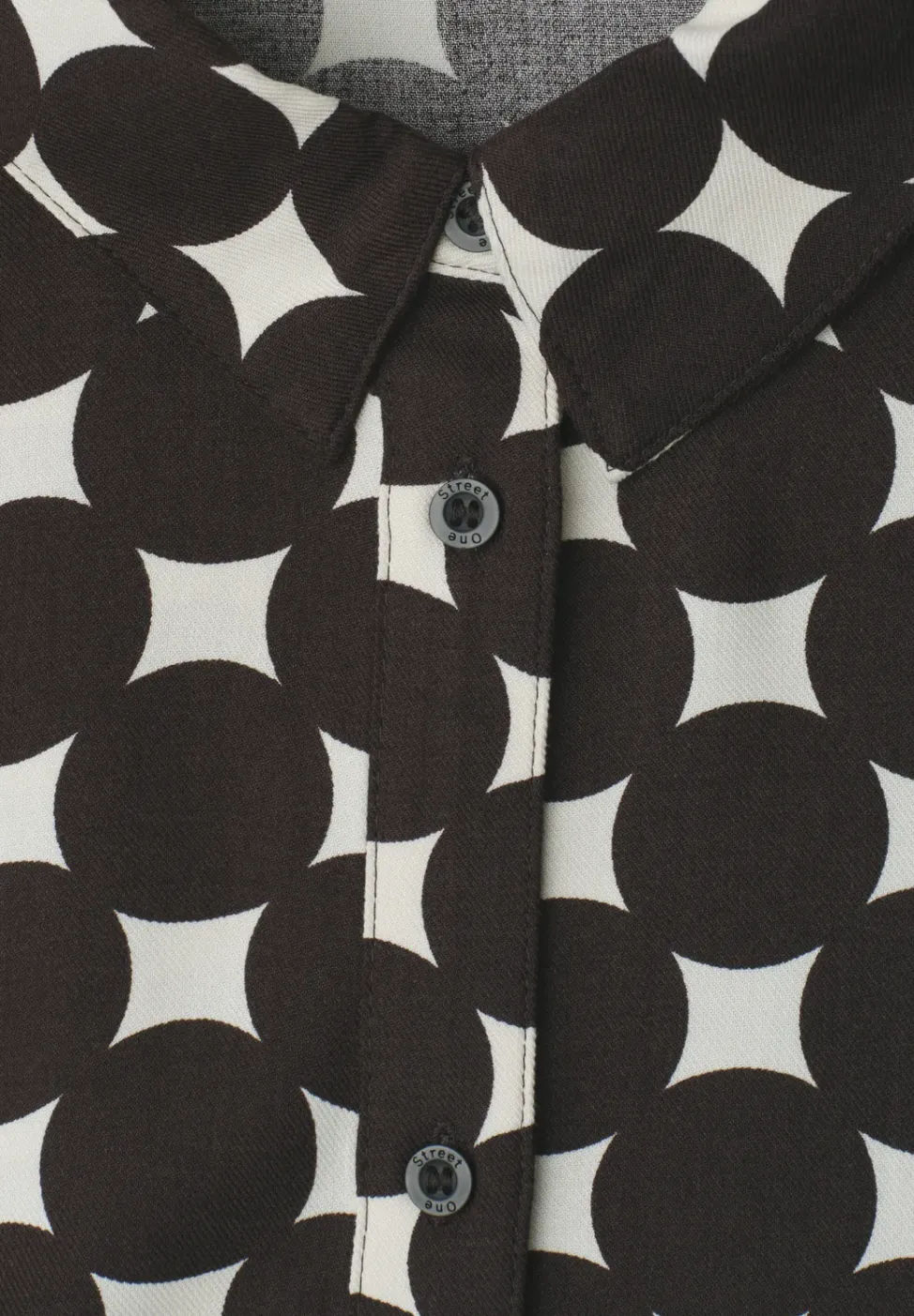 Midi-Kleid mit Knöpfen und Punktmuster