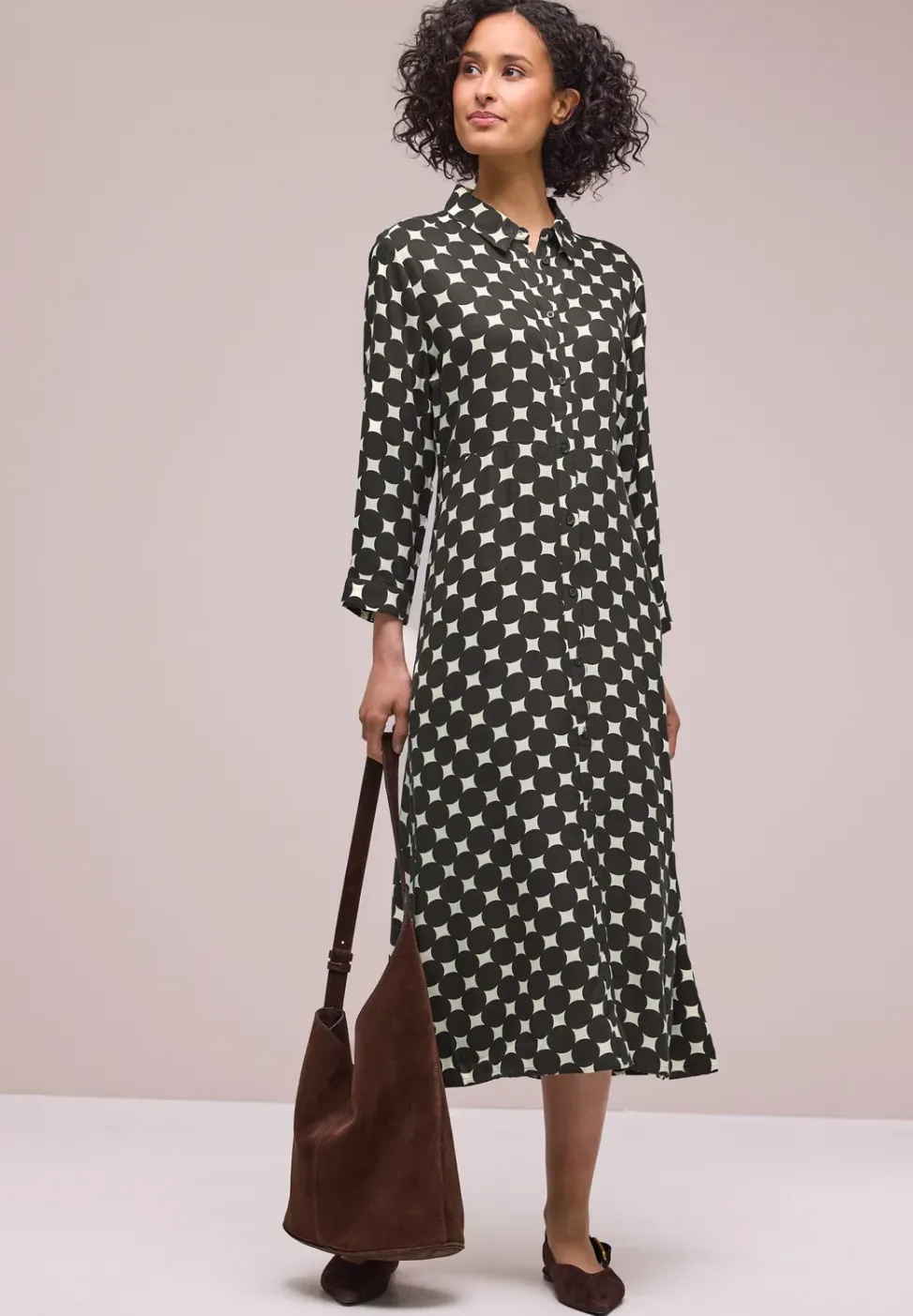Midi-Kleid mit Knöpfen und Punktmuster