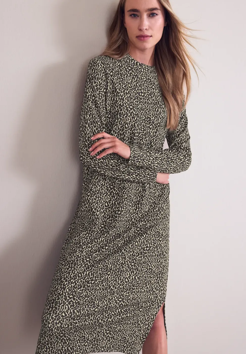 Midi-Kleid mit Leo-Muster