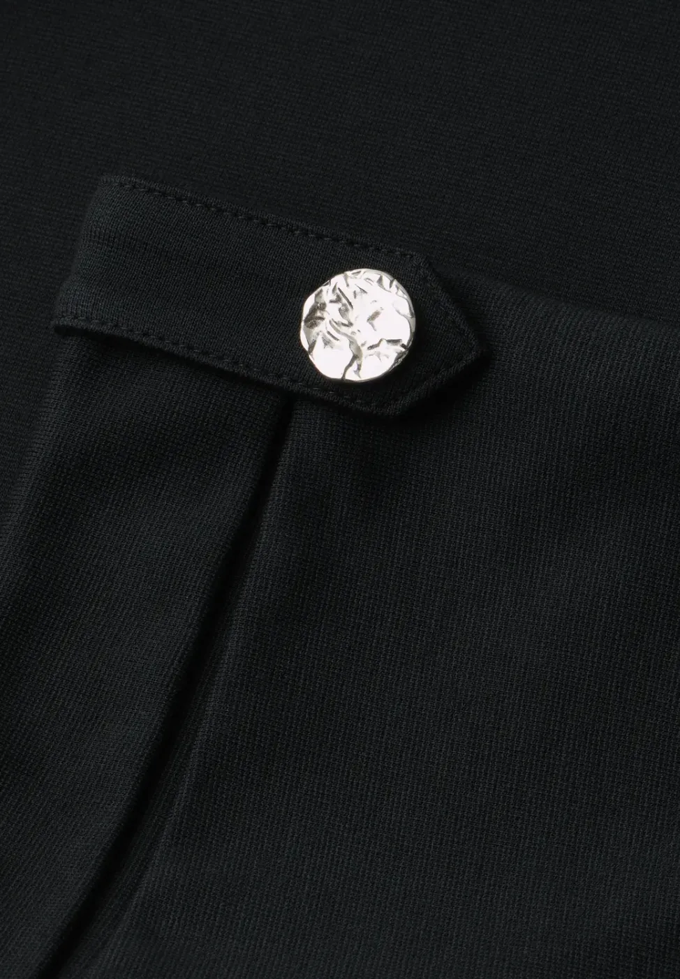 Midi-Kleid mit Rundhals und Knöpfen