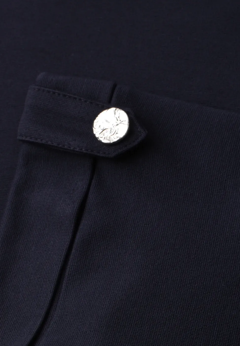 Midi-Kleid mit Rundhals und Knöpfen