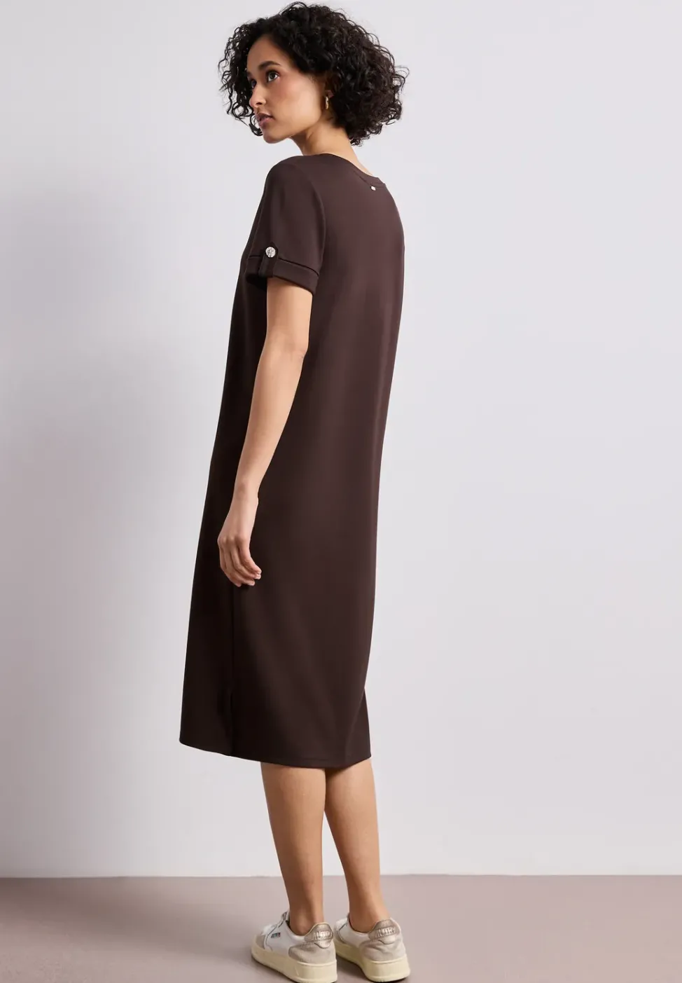 Midi-Kleid mit Rundhals und Knöpfen