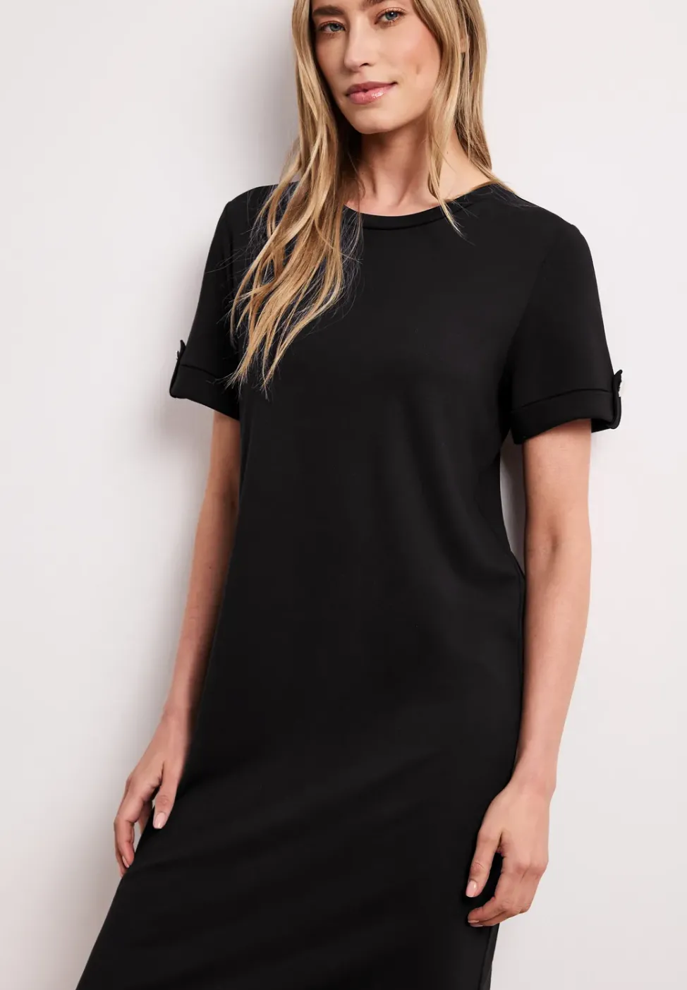 Midi-Kleid mit Rundhals und Knöpfen