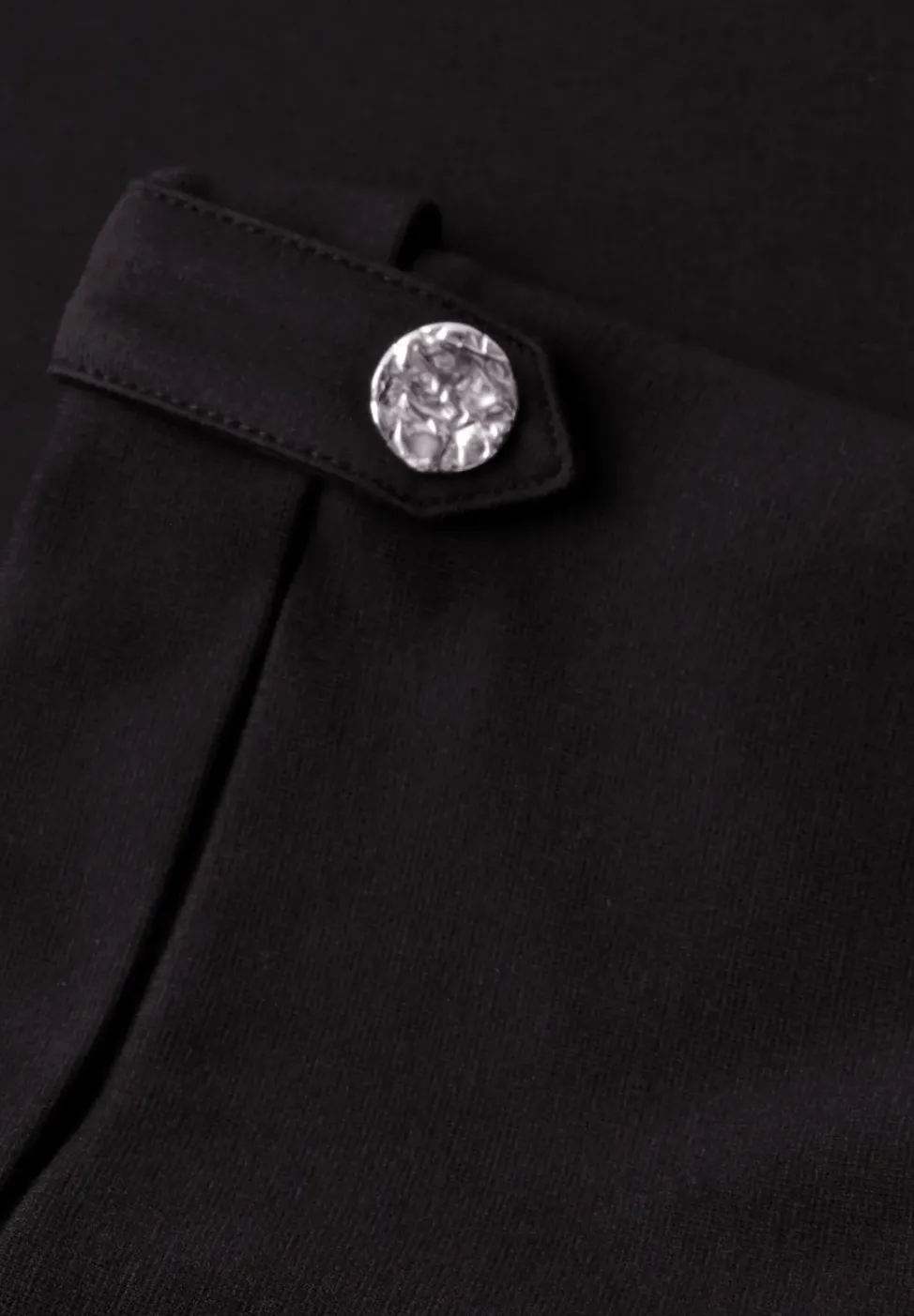 Midi-Kleid mit Rundhals und Knöpfen