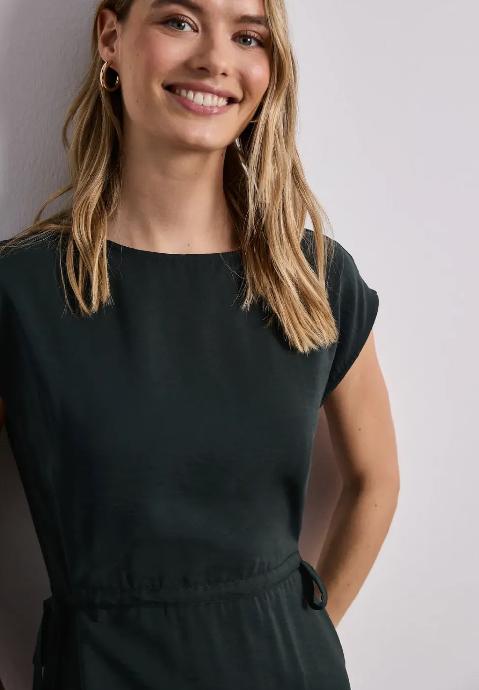 Midi-Kleid mit U-Boot-Ausschnitt