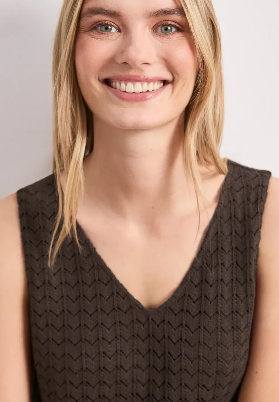 Midi-Kleid mit V-Neck aus Spitze