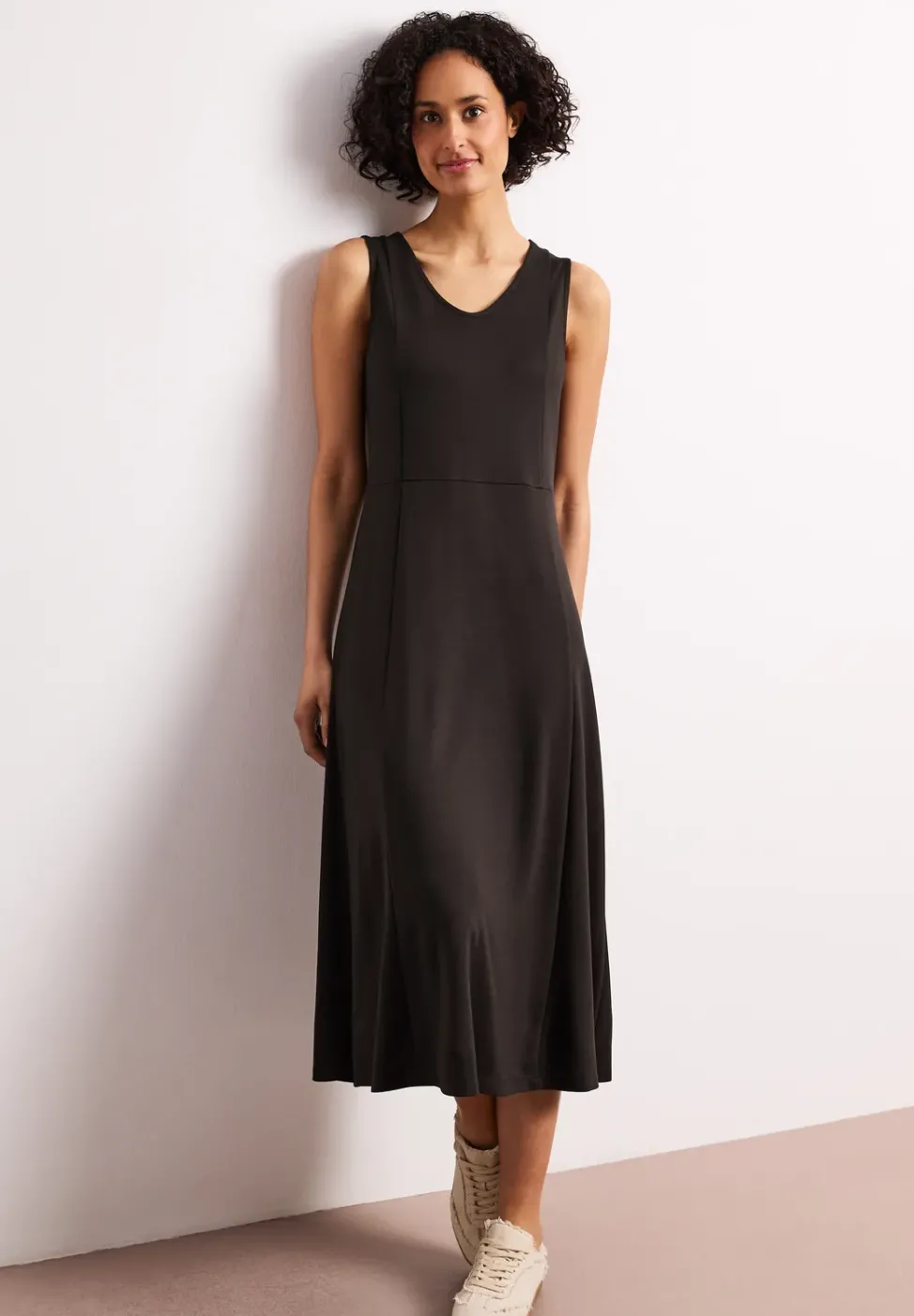 Midi-Kleid ohne Ärmel in Unifarbe