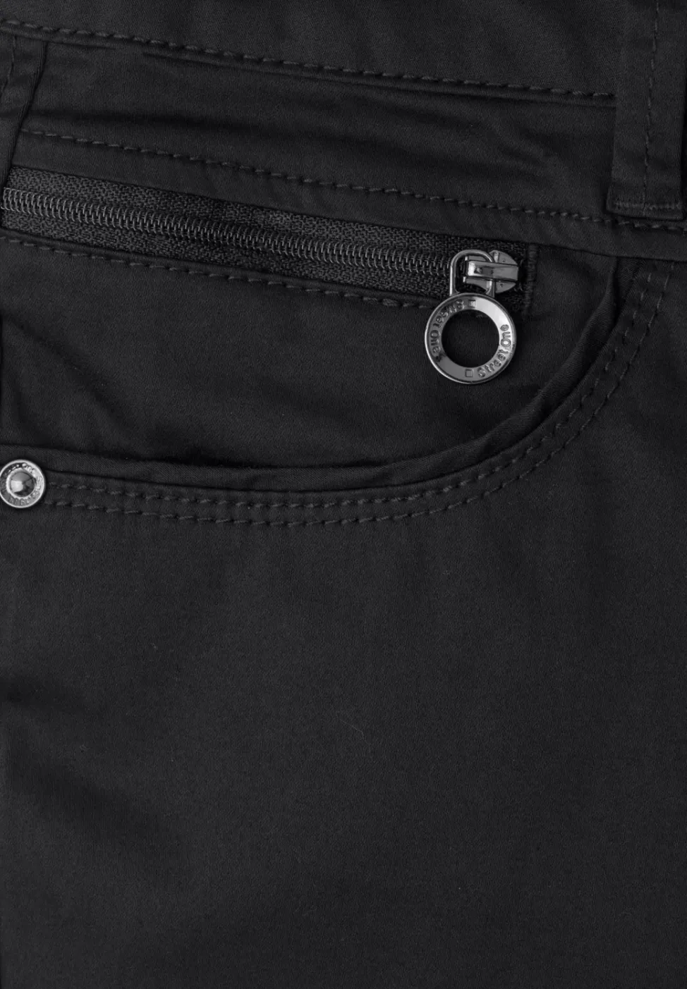 Mid Waist Bermuda in Satin-Optik