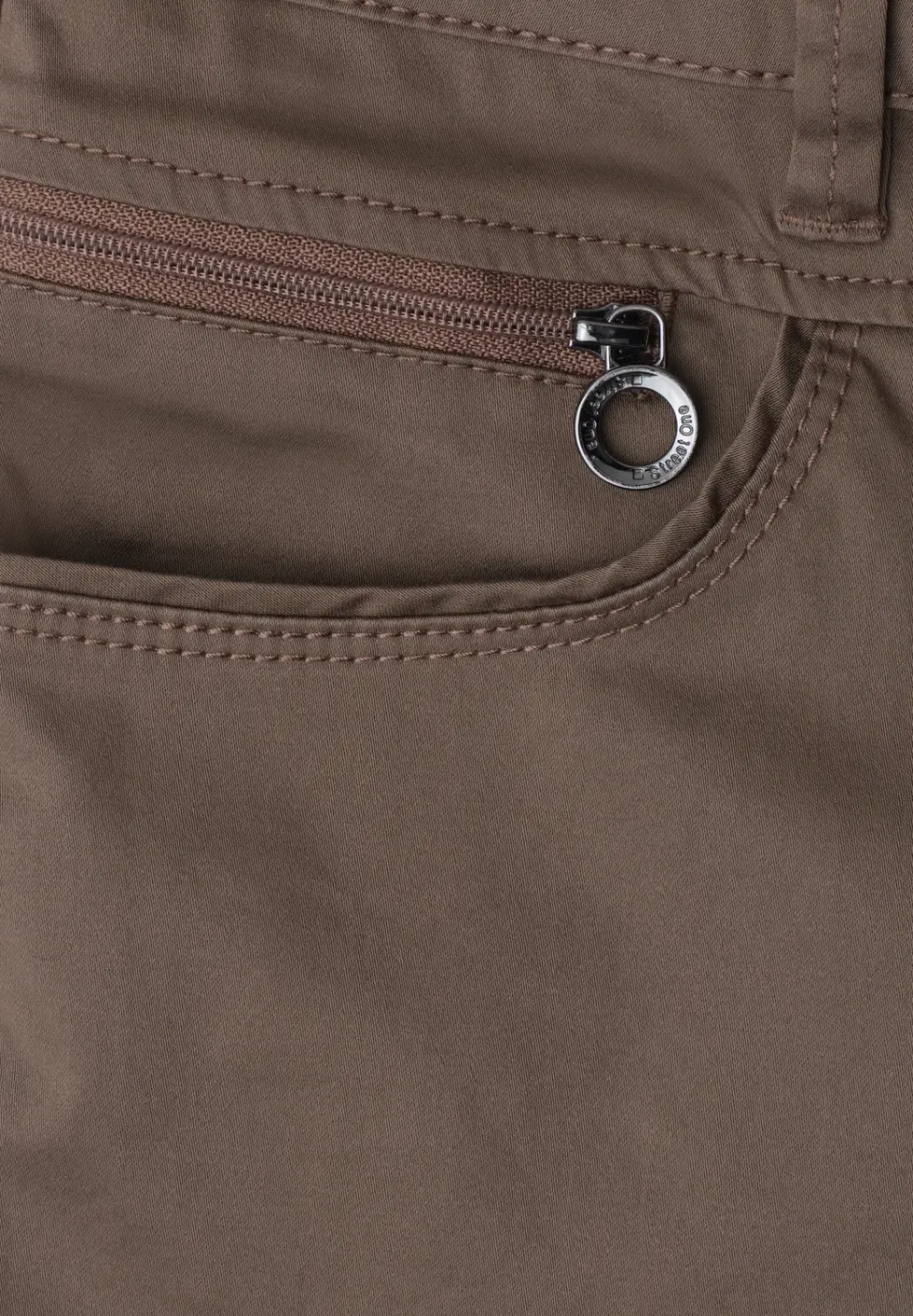 Mid Waist Bermuda in Satin-Optik