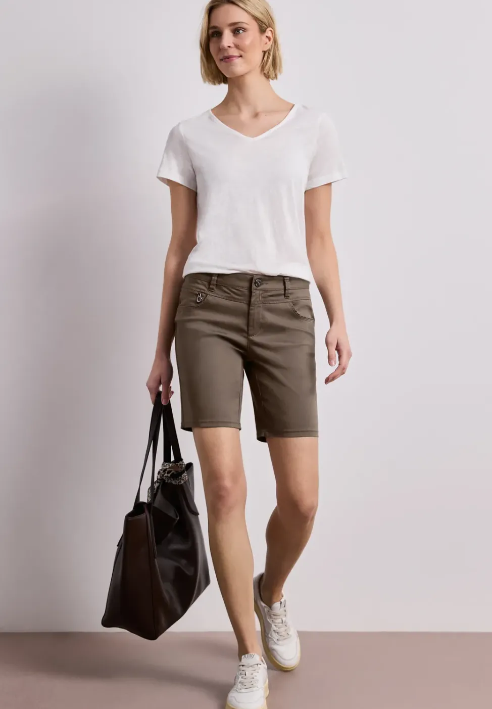 Mid Waist Bermuda in Satin-Optik